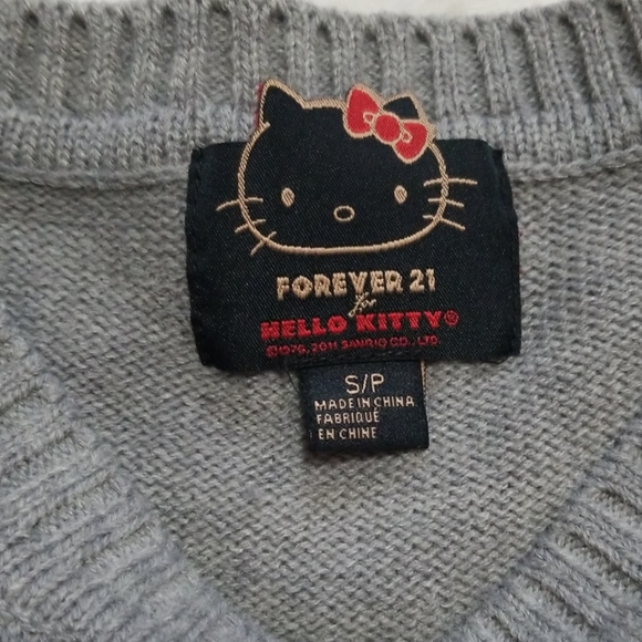 F21 x Hello Kitty Sweater - Picture 4 of 6